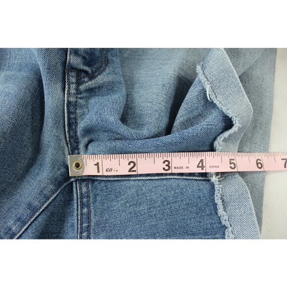 Women's Size 8 Mid-Rise Frayed Hem Denim Jean Shorts Blue - Picture 6 of 7